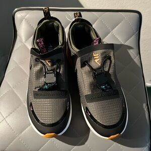 Nike women’s size 8 Air Max “Dia winter Cargo khaki pink”